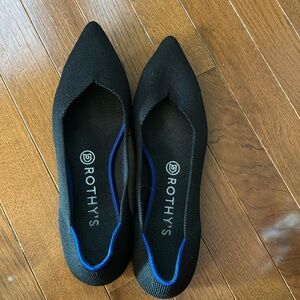 black rothys flats